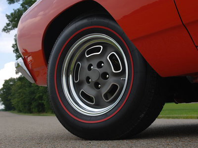 mopp_0712_11_z+1969_plymouth_road_runner+wheel.jpg