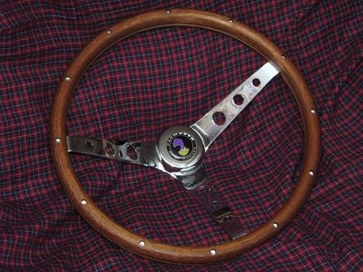 steeringwheelwoodgrainfullshot.jpg